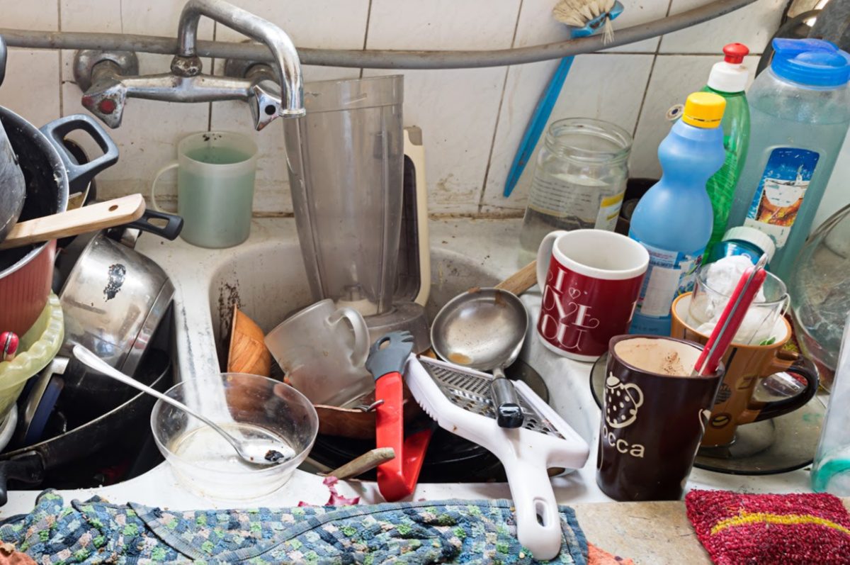 decluttering tips for hoarders-piles of dirty dishes in a dirty sink
